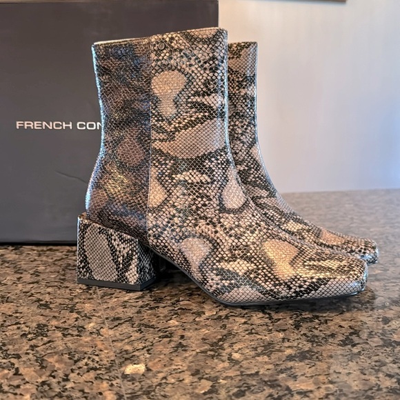 French Connection faux snakeskin NIB 8.5 - Picture 1 of 10